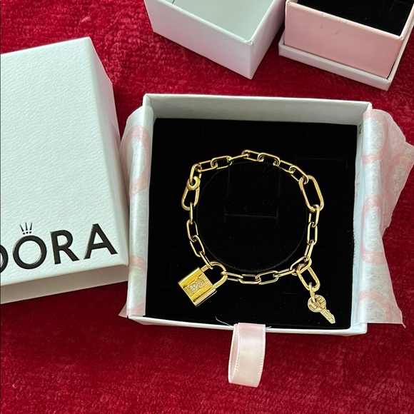 Pandora ME Bracelet with Padlock Charm - Picture 1 of 7